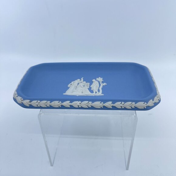 wedgwood blue jasperware rectangular tray with white relief design made in engla - Picture 3 of 5